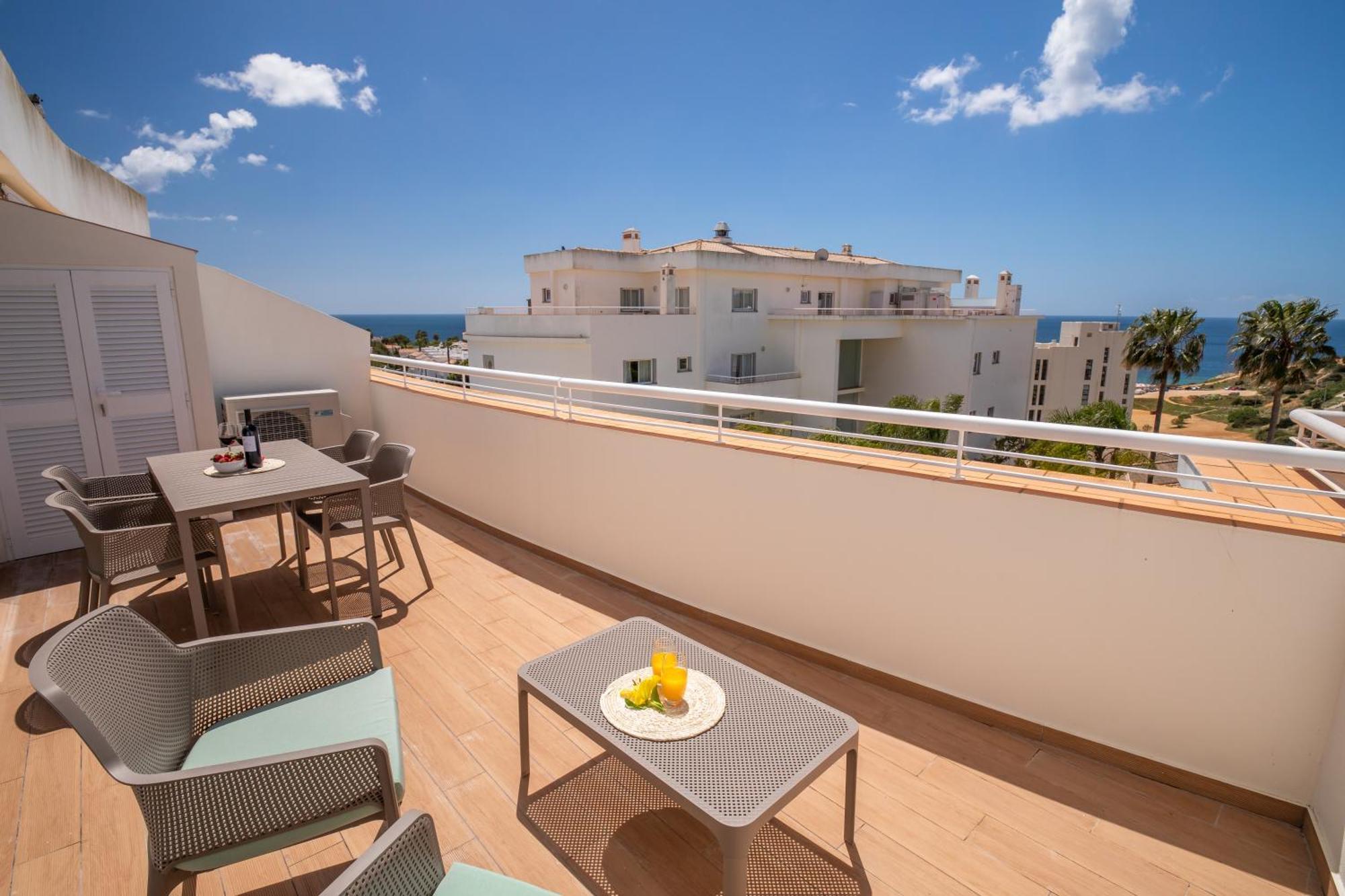 Orange Ocean View, Porto De Mos Vr29 Apartment