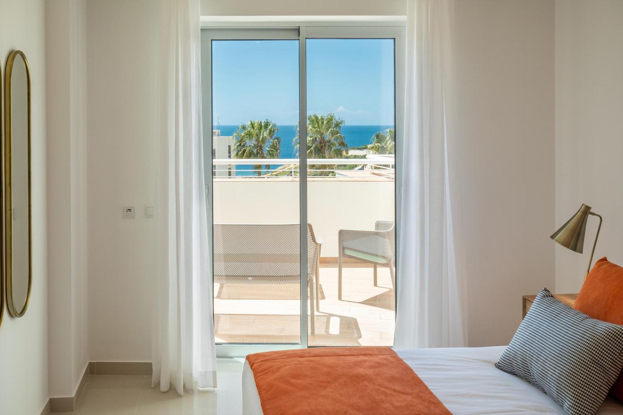 Orange Ocean View, Porto De Mos Vr29 Apartment